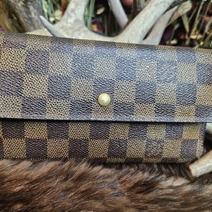 Authentic Louis Vuitton Damier Ebene wallet